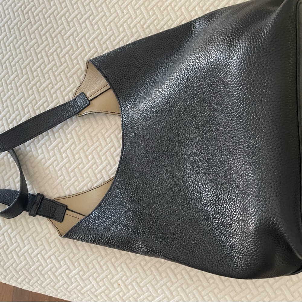 Tory Burch bucket should bag, medium size, good condition. - Picture 2 of 4